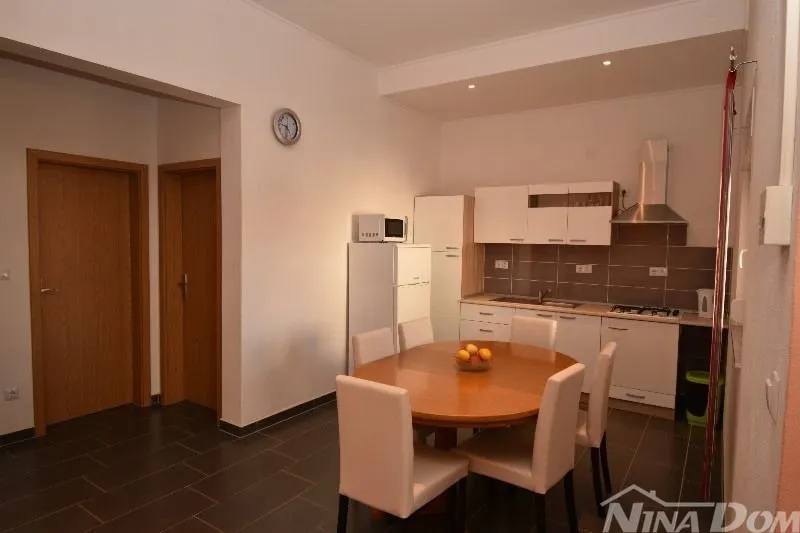 apartmani s bazenom za turističke namjene - slika 17
