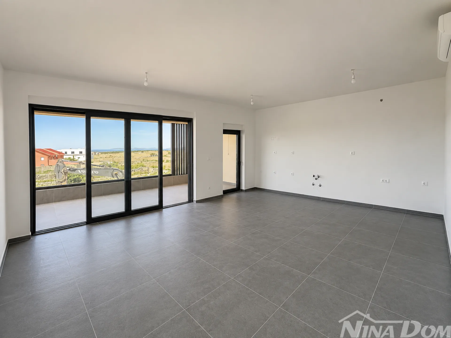 hrvatska – pag – povljana-prostran apartman u blizini plaže - slika 1