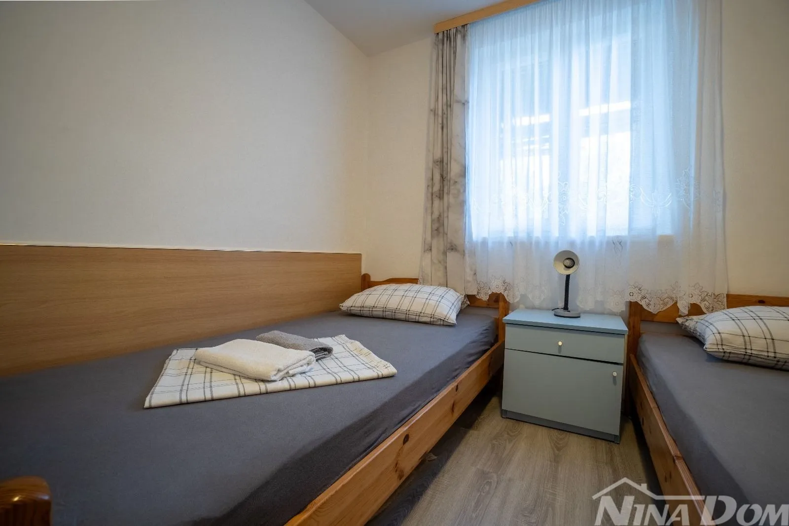 apartmanska kuća s prostranom okućnicom. - slika 11