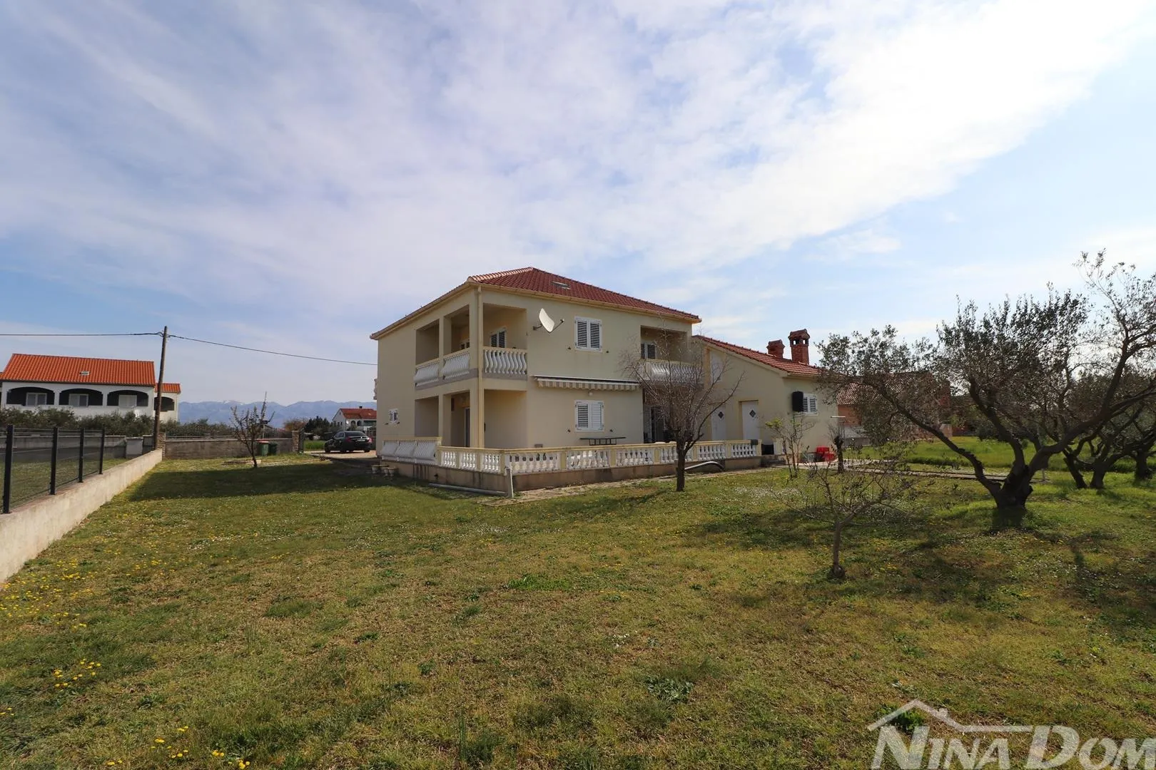 kuća prodaja grbe 252 m2 - slika 7