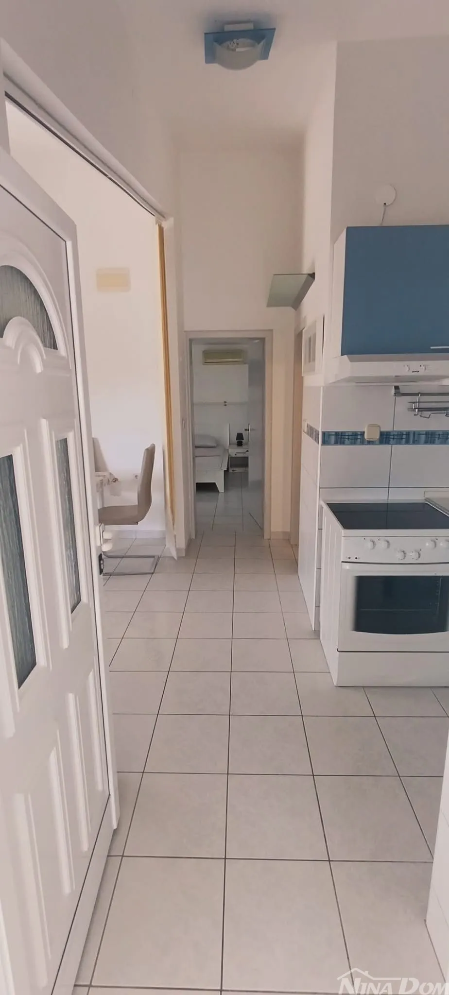 južna strana 90 met.do mora apartmanska kuća s dvorištem - slika 17