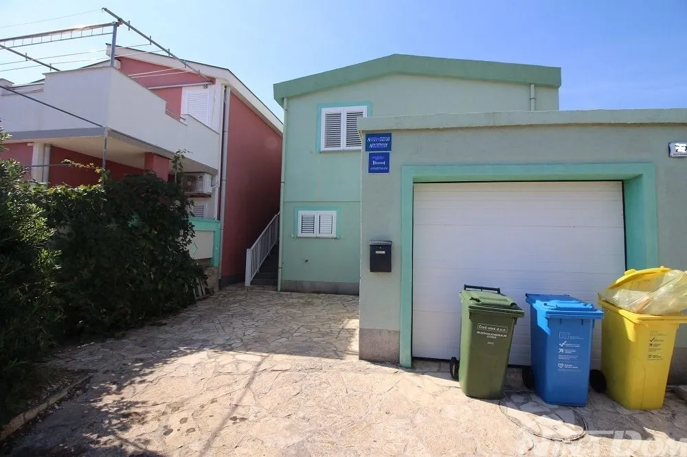 trosobni apartman s garažom - slika 11