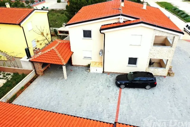 apartmani s bazenom za turističke namjene - slika 27