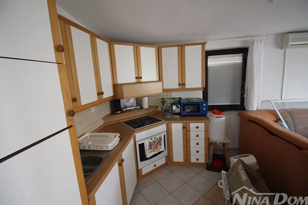 dvojna kuća s dva apartmana 50 metara do mora. - slika 16