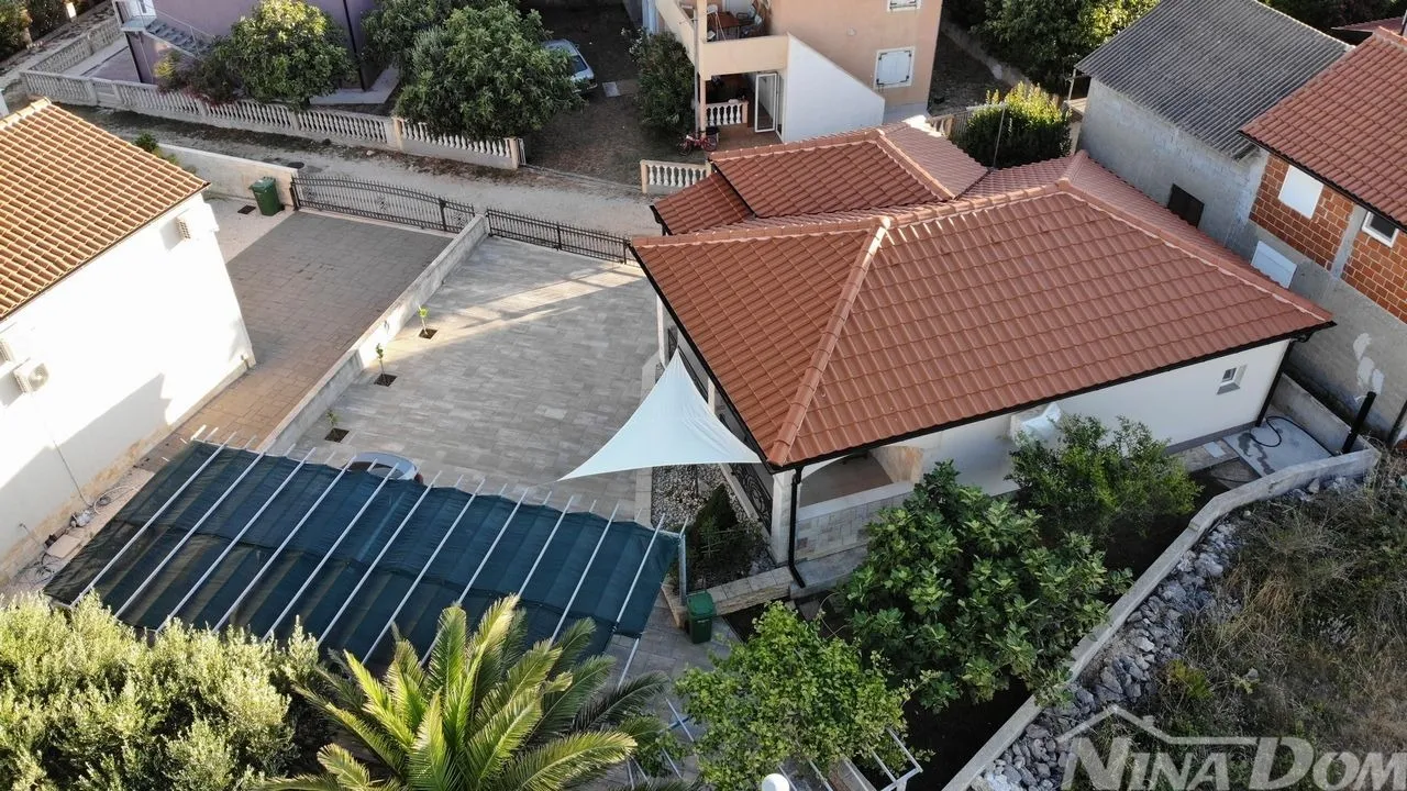 južna strana otoka vira 300 metara od plaže jadro - slika 32