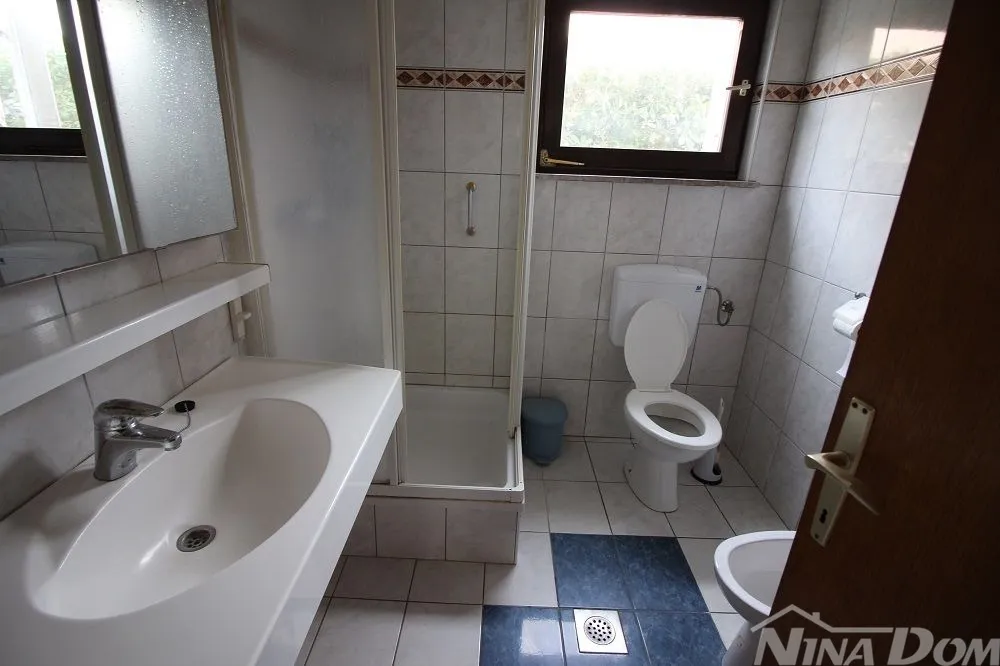 južna strana otoka vira, apartmanska kuća s 6 jedinica. - slika 16