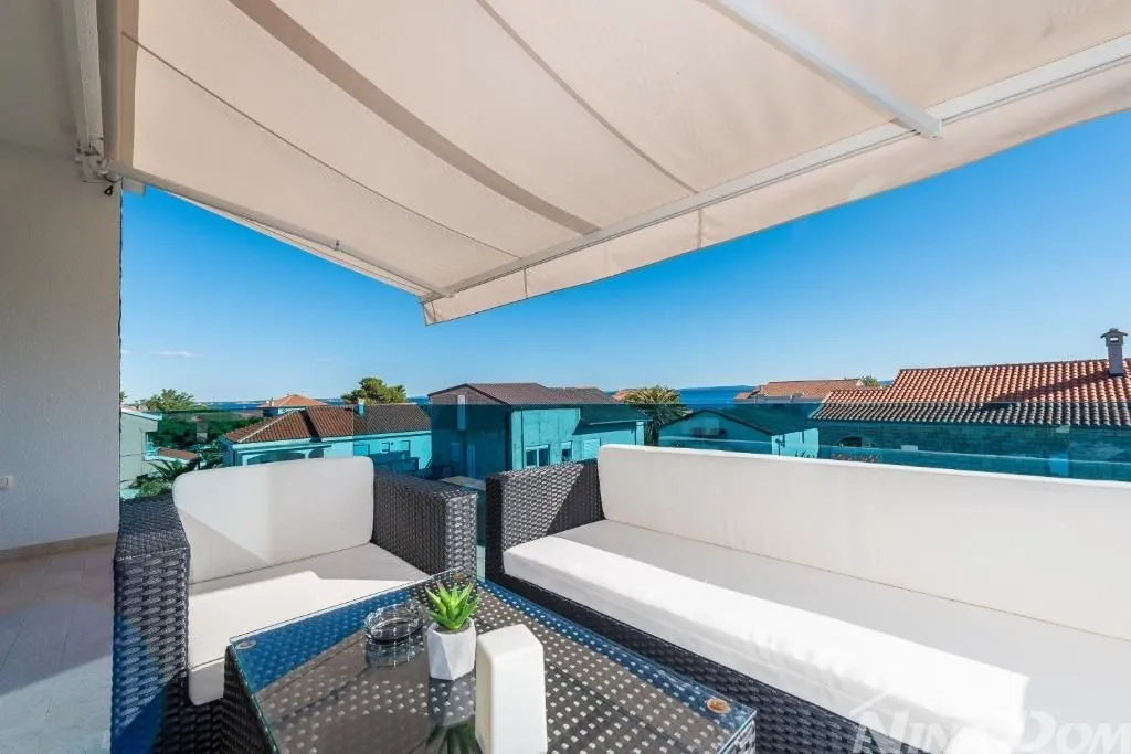 villa u centru vira luksuzno opremljena s bazenom i krovnom, terasom - slika 21