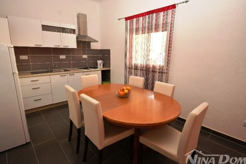 apartmani s bazenom za turističke namjene - slika 20