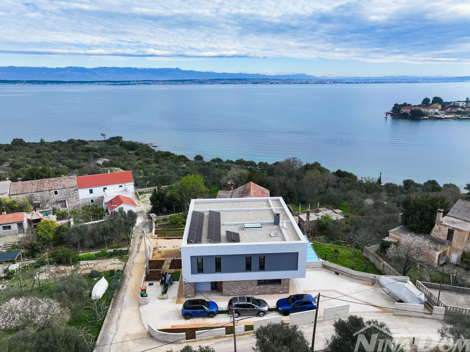 luksuzna vila na mirnoj lokaciji otok ugljan - slika 2