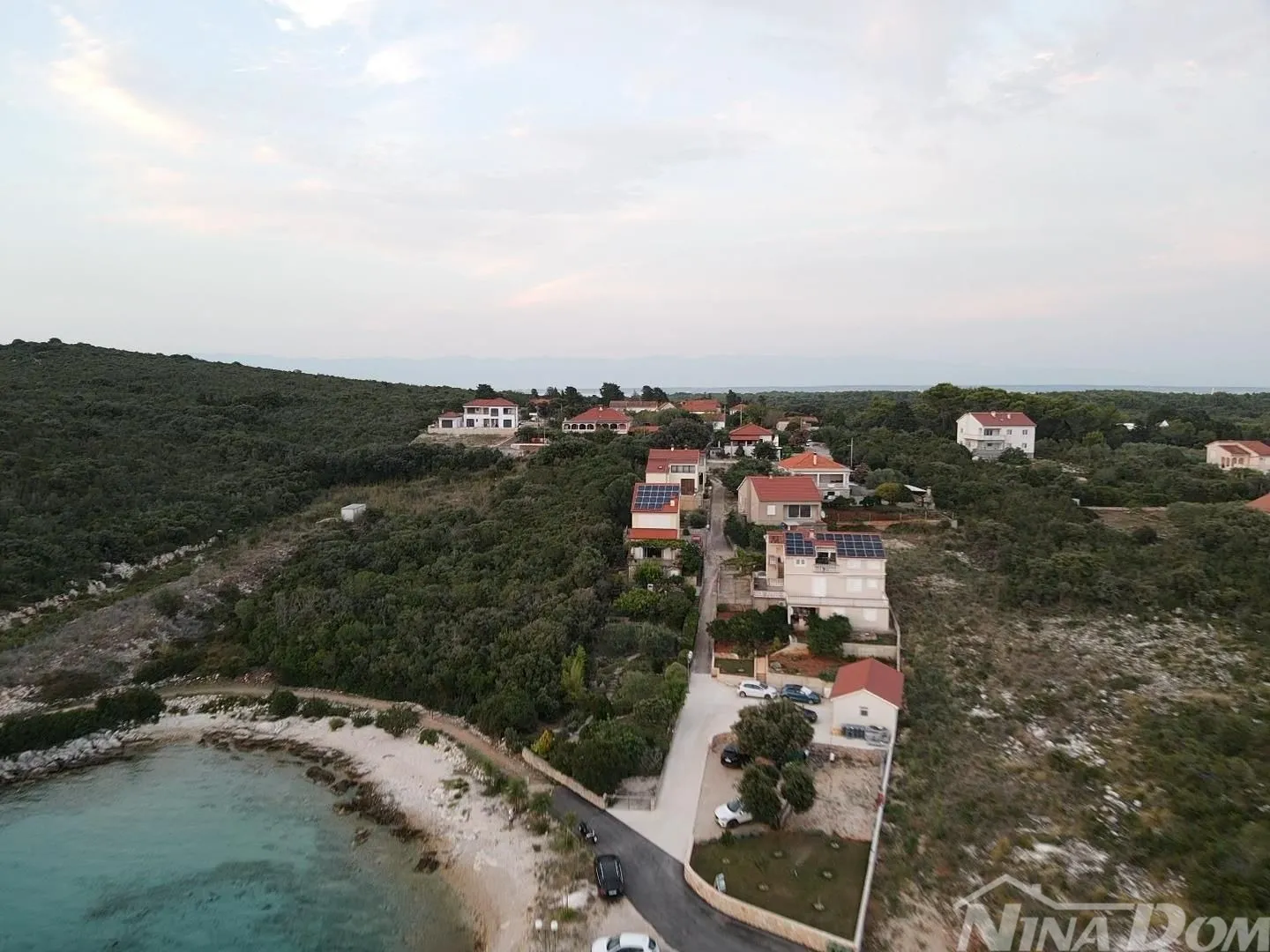 otok ugljan guduće drugi red od mora - slika 5
