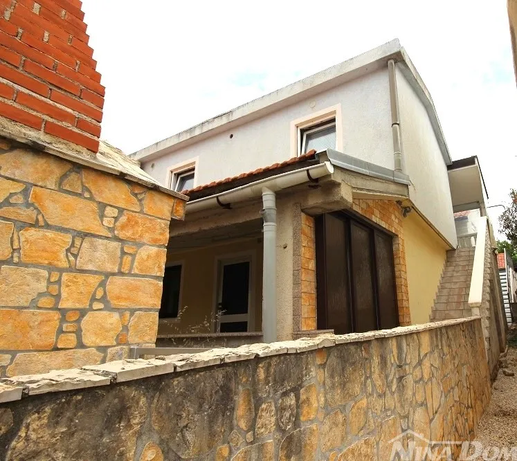 apartman na katu s tri spavaće sobe - slika 9