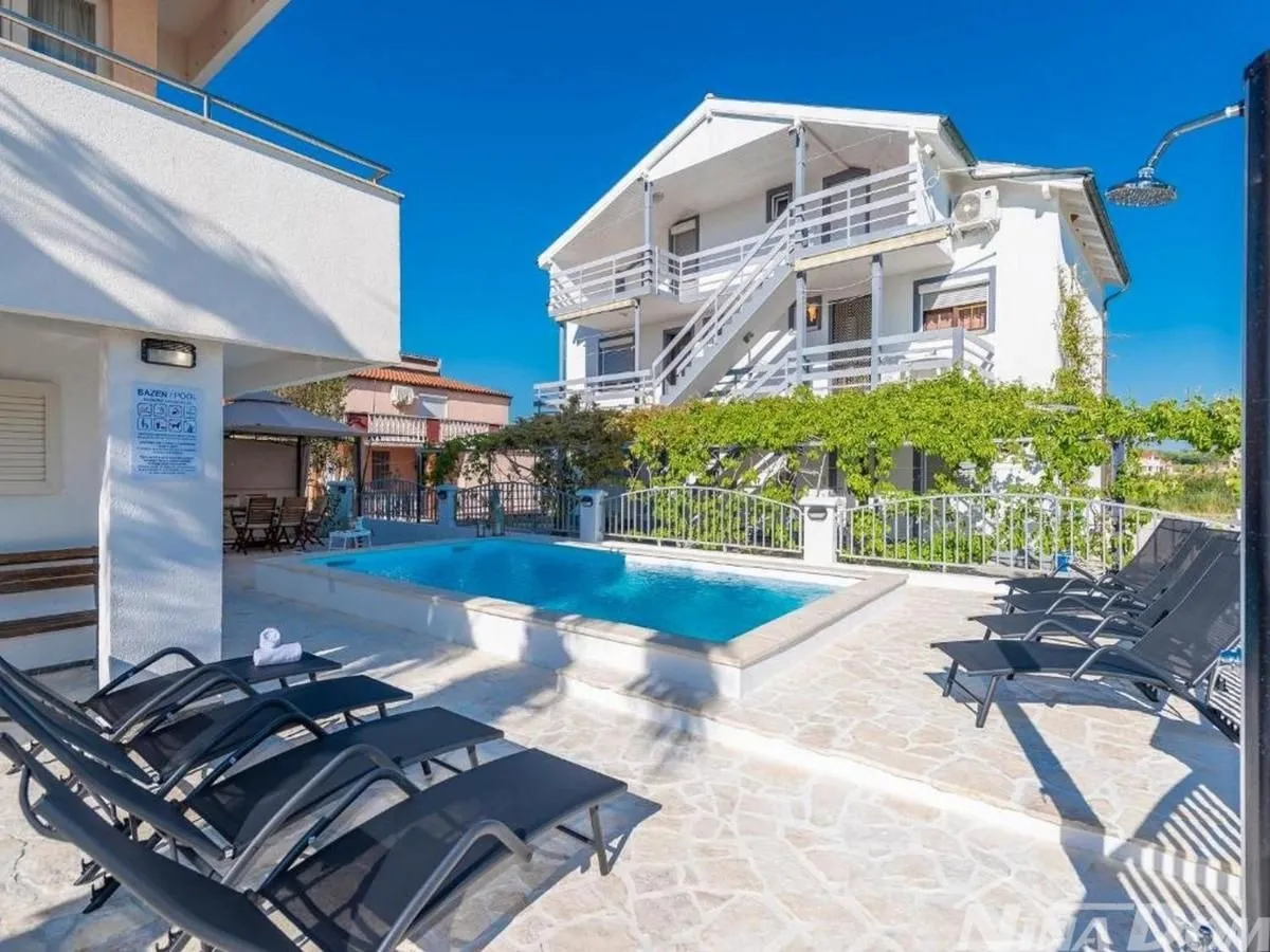 apartmanska kuća - 150 m od mora - 3 apartmana - slika 17