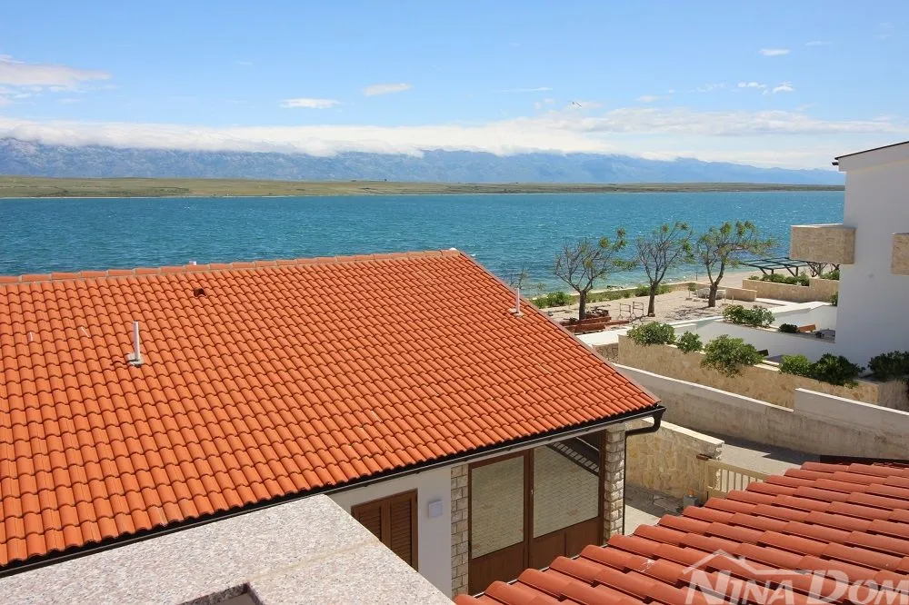 kuća u nizu, s dva stana od mora i plaže 60 metara. - slika 20