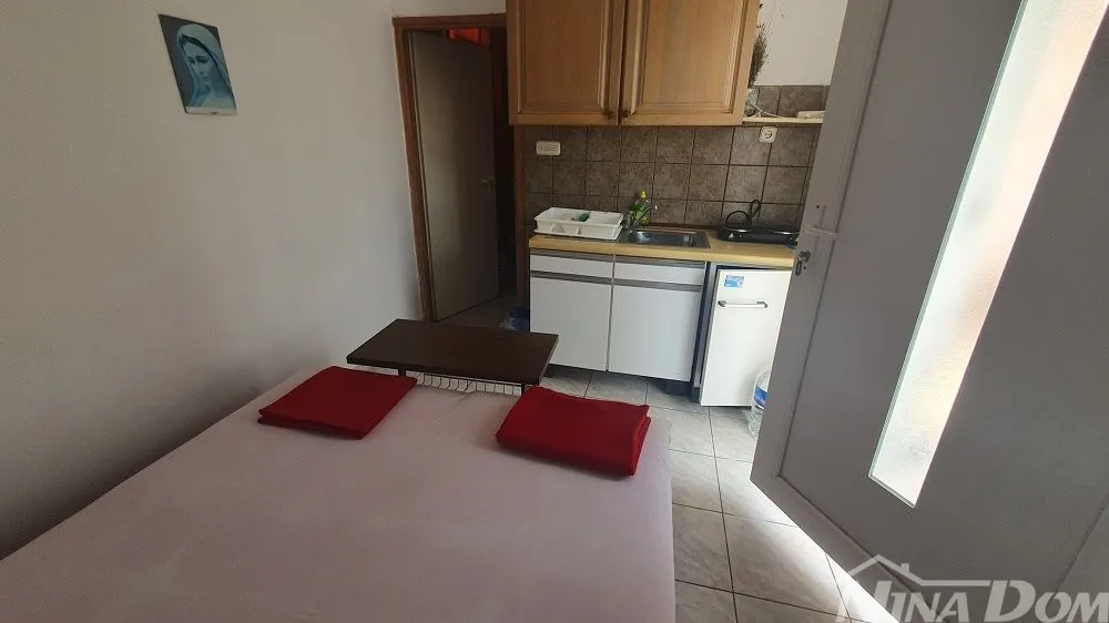 nekretnina idealna za turizam, svaki apartman svoj poseban ulaz. - slika 16