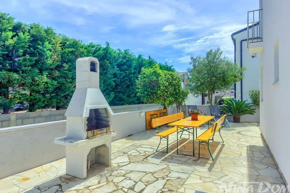 apartmanska kuća s 4 stambene jedinice, 140 met. do plaže prezida - slika 3