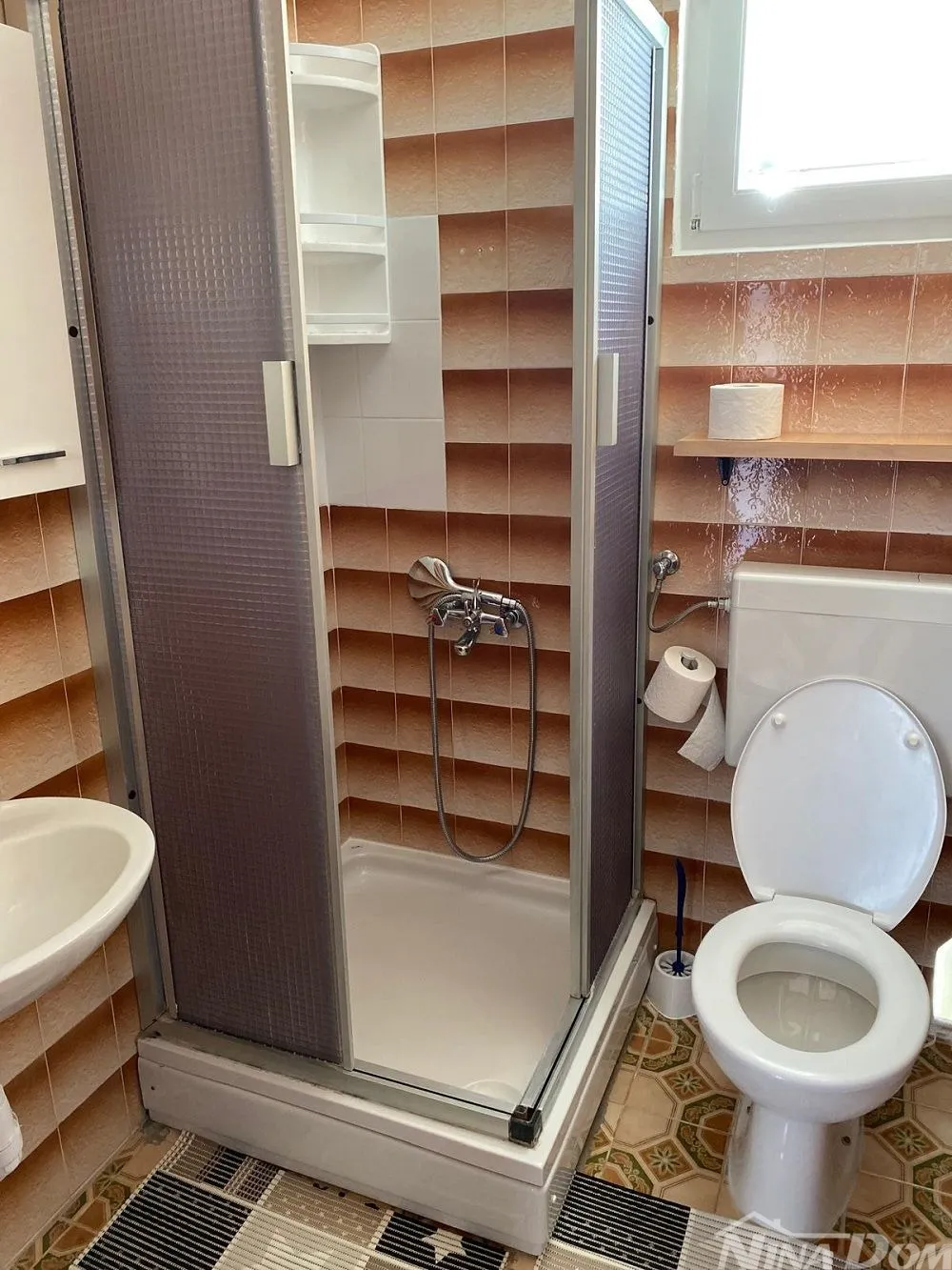 južna strana otoka vira 200 metara do mora - slika 20