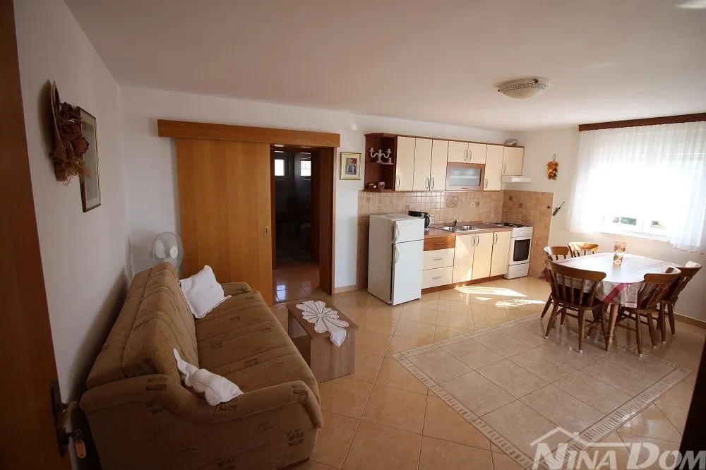 apartmanska kuća 2.red od mora južna strana vira - slika 6