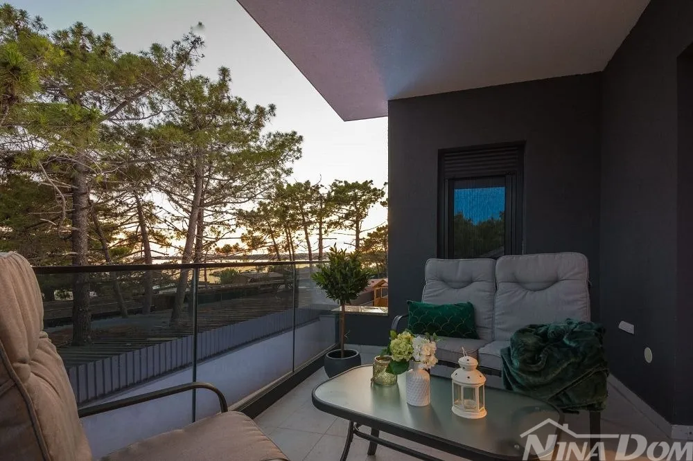 villa u blizini centra, opremljena s bazenom i krovnom, terasom - slika 12