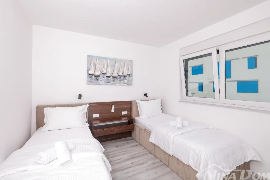 moderna dvojna kuća s bazenom- privlak dalmacija - slika 4
