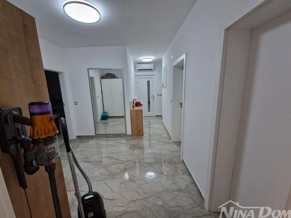 nekretnina s velikom okućnicom,teniskim terenom,bazenom, 45 m od mora - slika 23