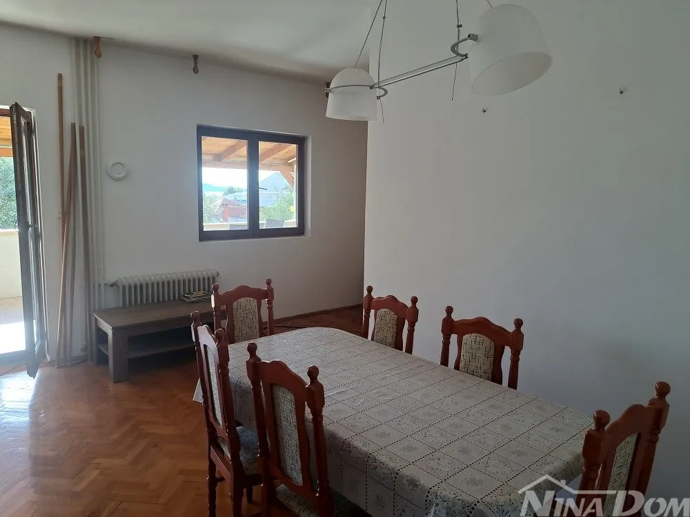 samostojeća kuća visokoprizemlje, dvorište i garaža. - slika 13