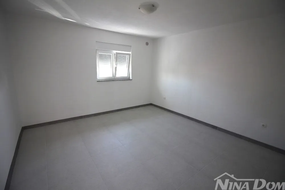 apartman 80 metara od mora – 1 kat s garažom - slika 8