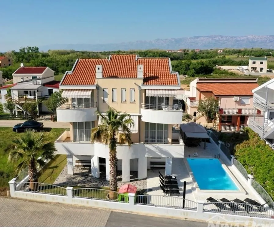 Apartmanska Kuća - 150 M Od Mora - 3 Apartmana - Privlaka, Privlaka