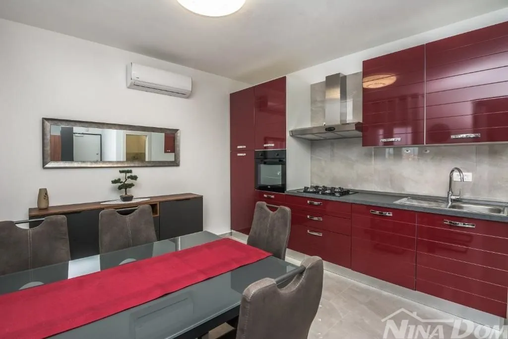 apartmanska kuća 150 metara do mora - slika 15