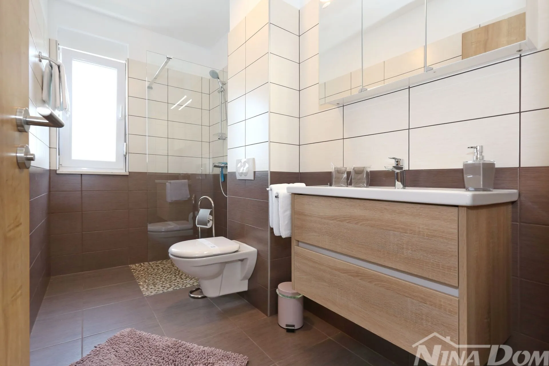 sukošan dvosoban komforan namješten apartman - slika 7