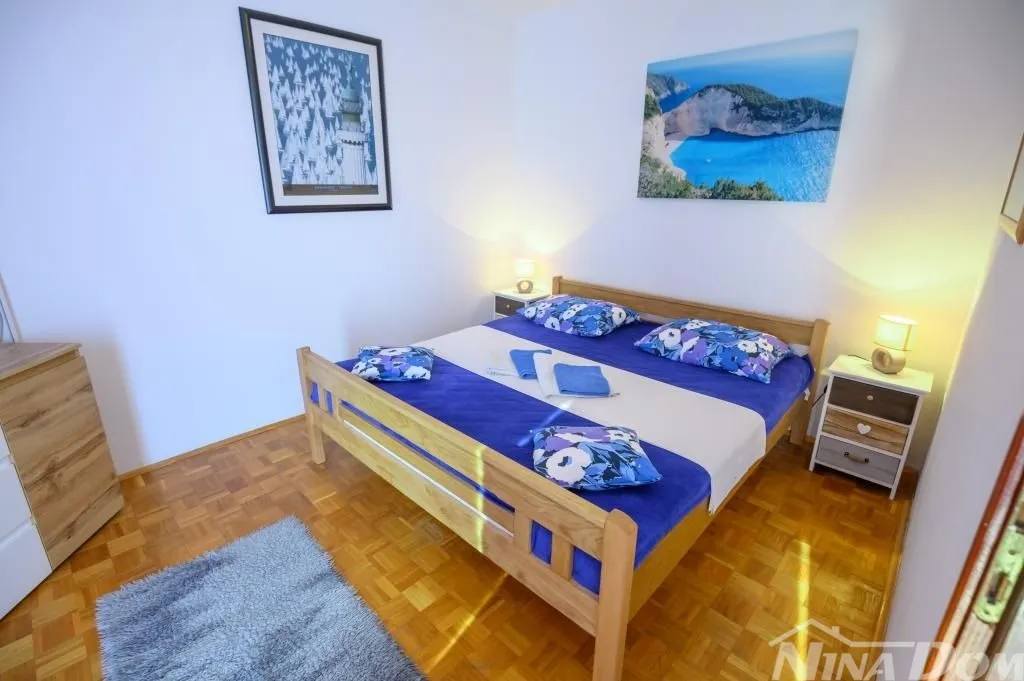 apartmanska kuća s lijepom i velikom okućnicom 80 metara do mora - slika 25