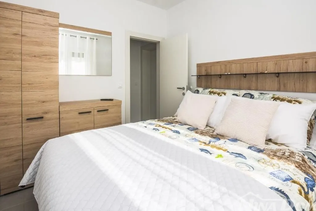 apartmanska kuća 150 metara do mora - slika 17