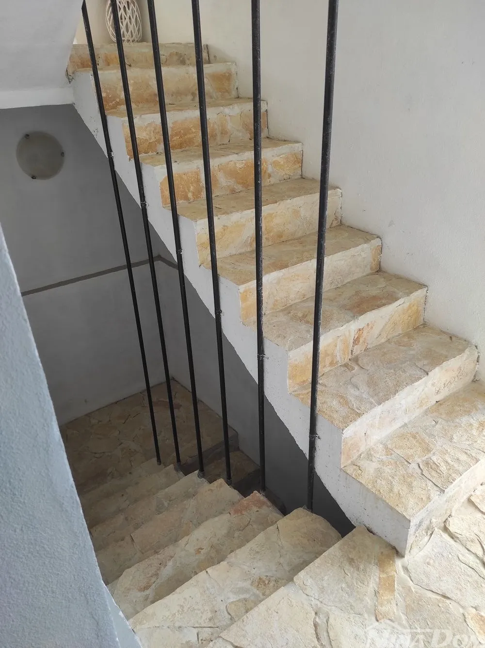 nekretnina s 4 apartmana, krovna terasa s pogledom na more i velebit. - slika 3