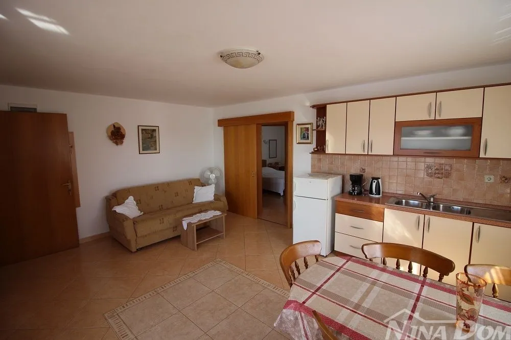apartmanska kuća 2.red od mora južna strana vira - slika 8