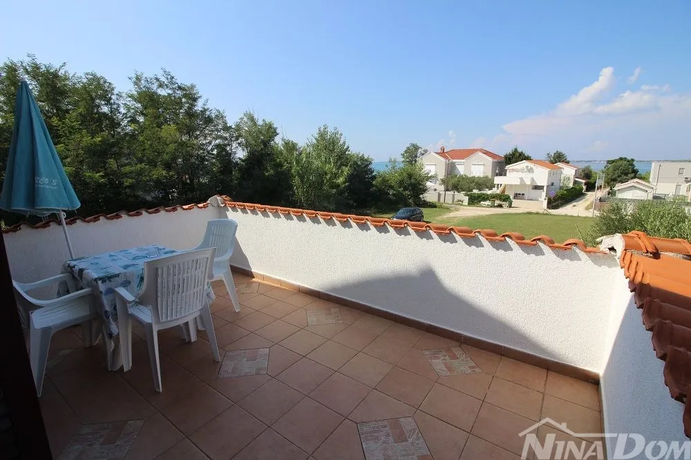 apartmanska kuća s lijepom i velikom okućnicom 80 metara do mora - slika 38