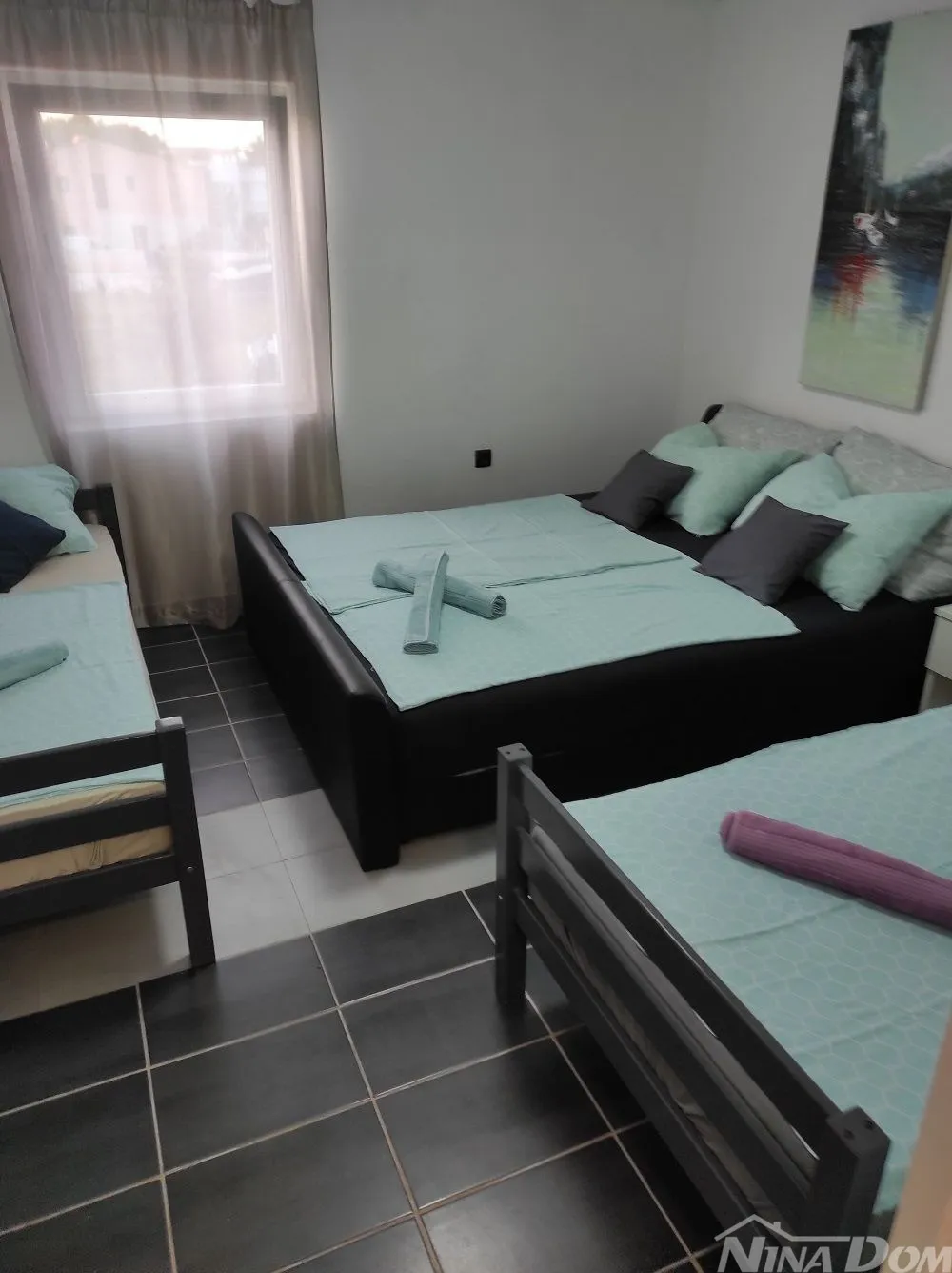 nekretnina s 4 apartmana, krovna terasa s pogledom na more i velebit. - slika 12