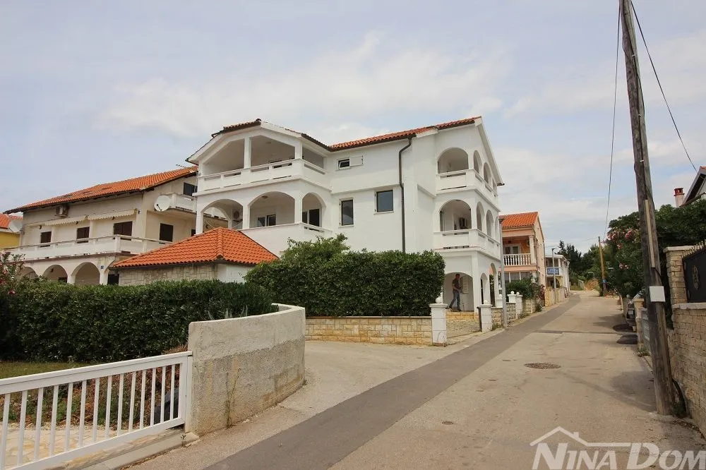 južna strana otoka vira, apartmanska kuća s 6 jedinica. - slika 2