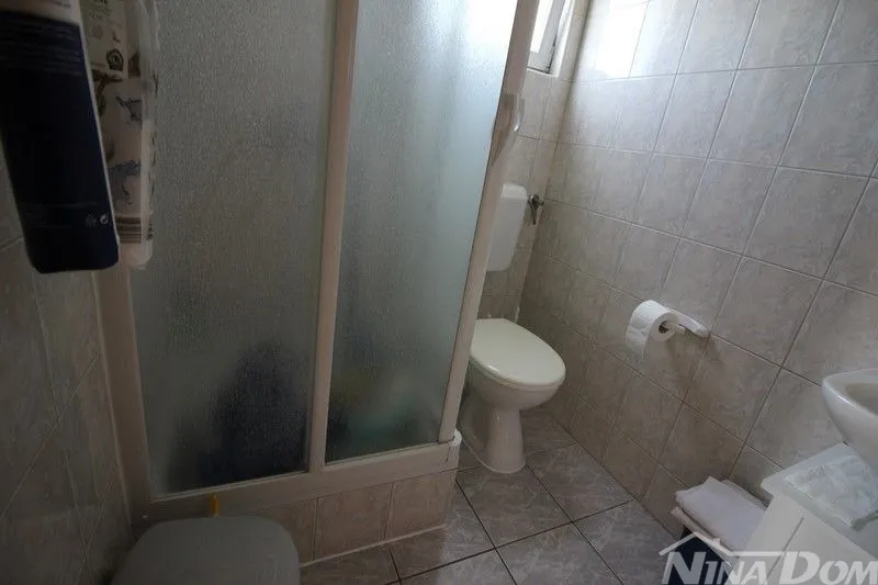 lijepo uređena nekretnina, s dva stana , garaža s okućnicom - slika 30