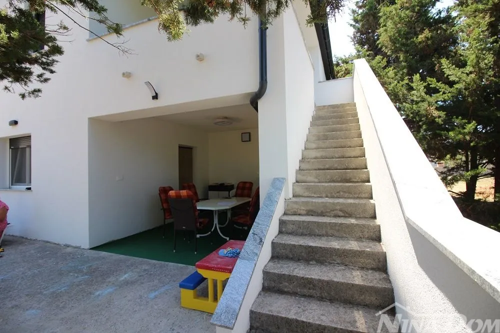 samostojeća nekretnina s prostranom okućnicom - slika 3