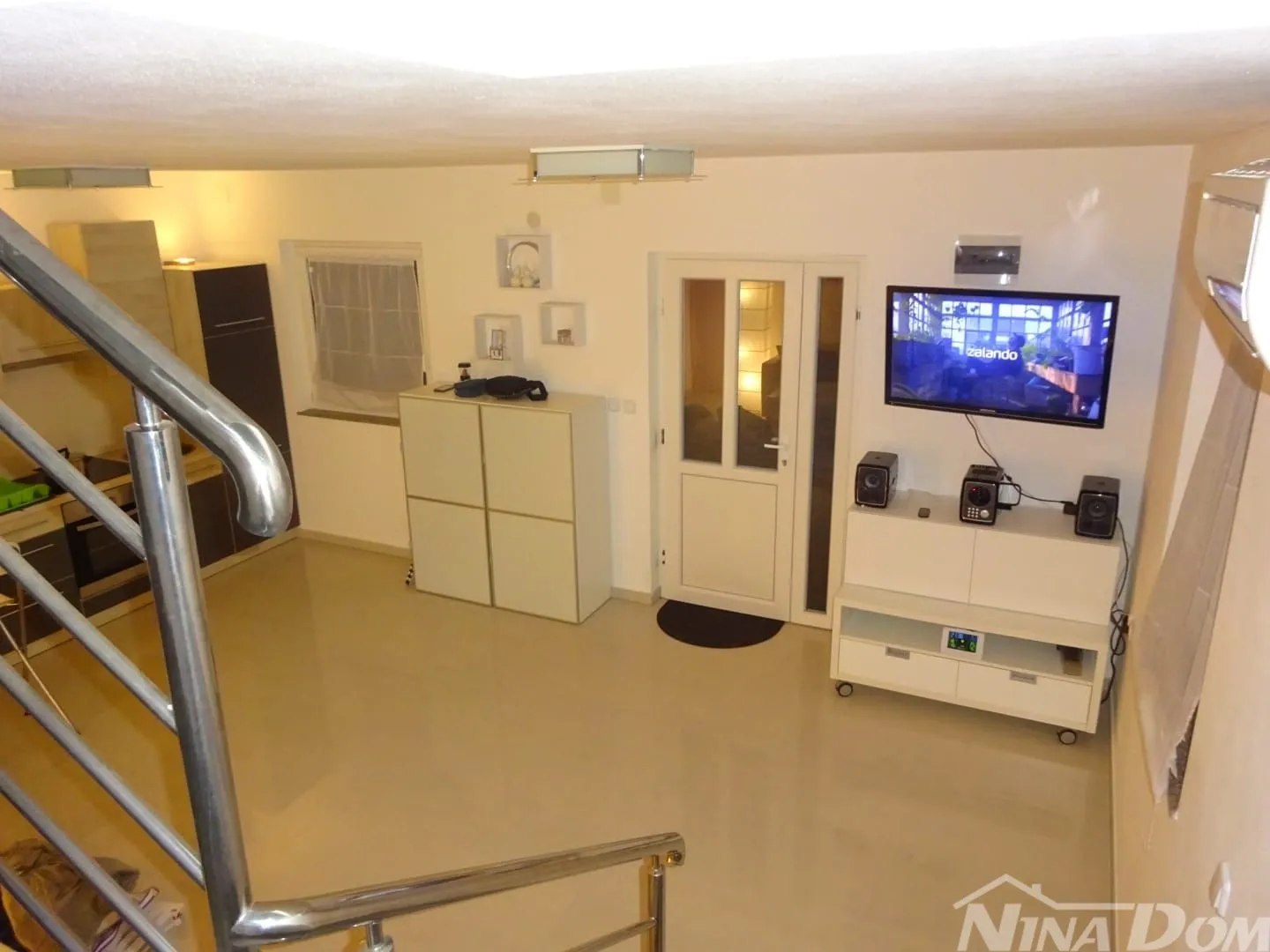 južna strana otoka vira, dvoetažni apartman 150 met. do mora - slika 17