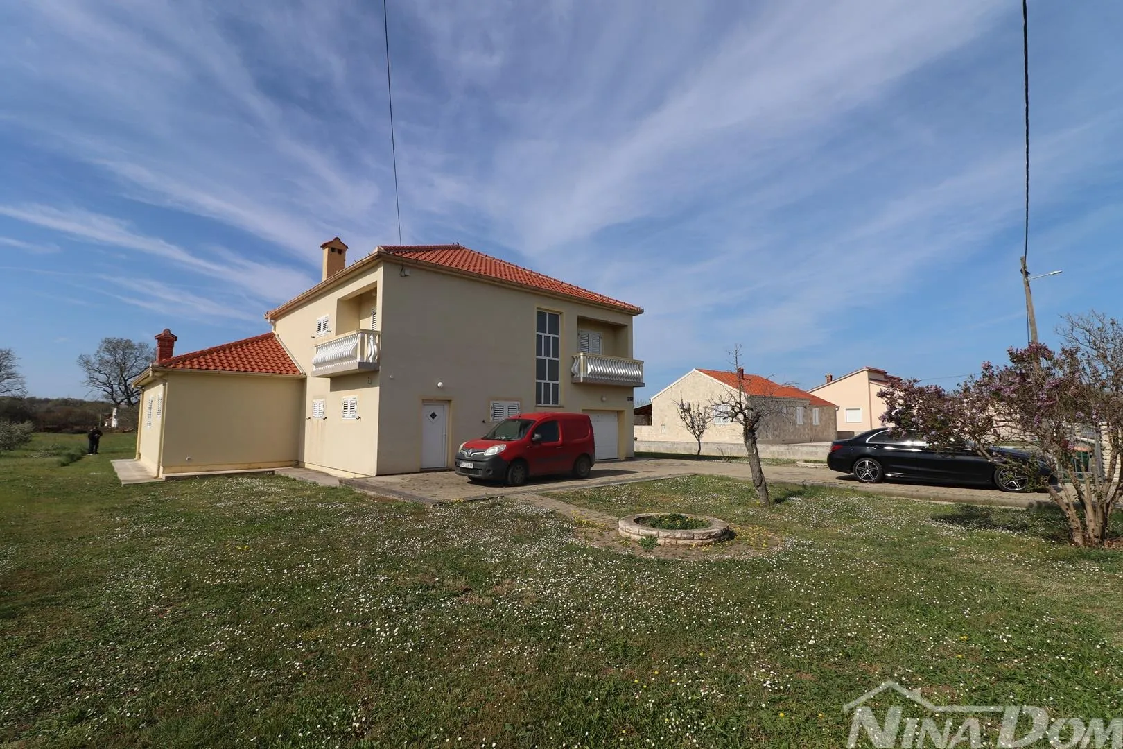 kuća prodaja grbe 252 m2 - slika 10