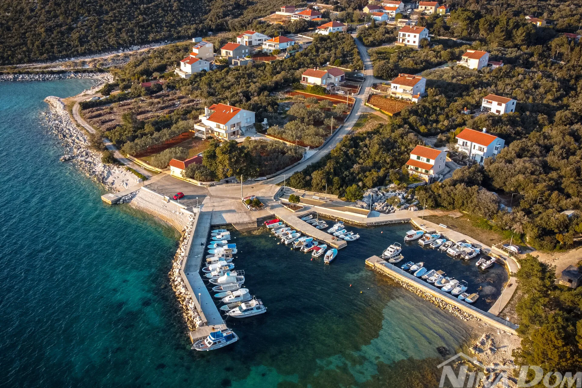 otok ugljan guduće kuća 50 metara od mora - slika 3