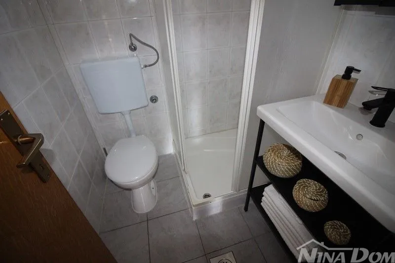 kuća vir dvojnica s tri apartmana - slika 13