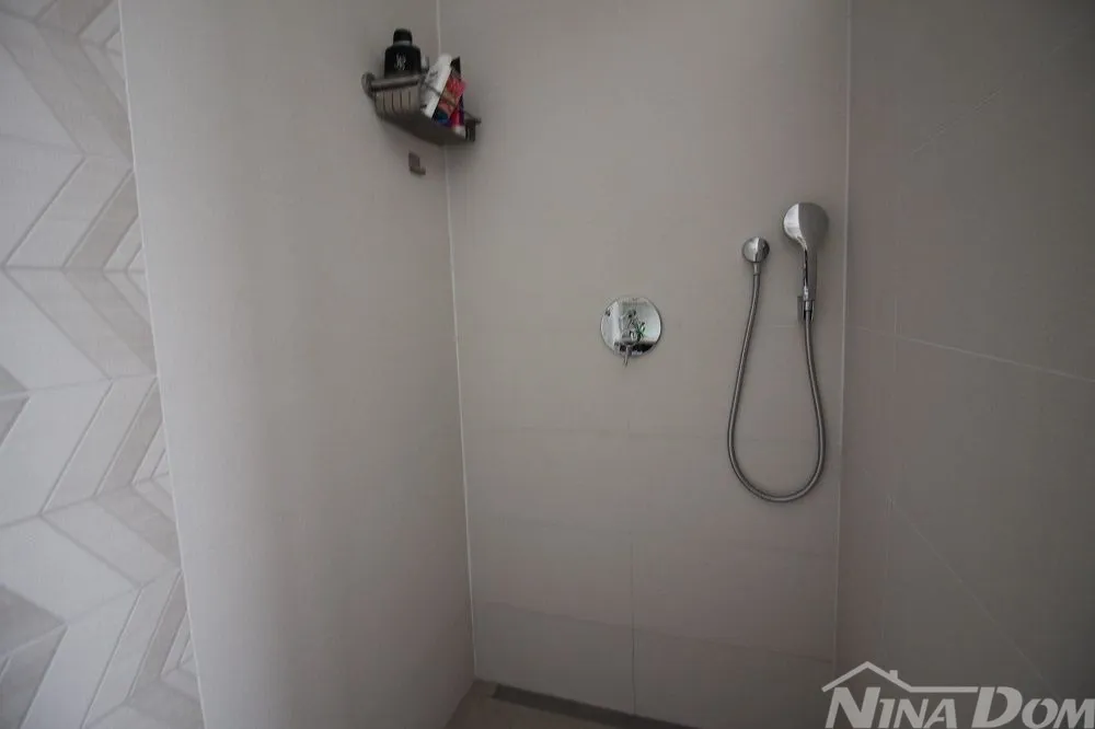 južna strana otoka vira 4 apartmana i pomoćni objekt, 260 do mora. - slika 10