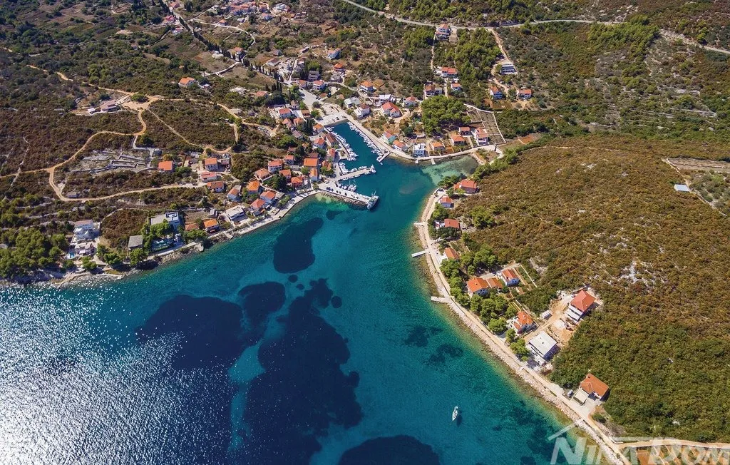 Građevinsko zemljište drugi red od mora sa idejnim projektom Dugi otok Žman – 422 m² - Žman, Sali