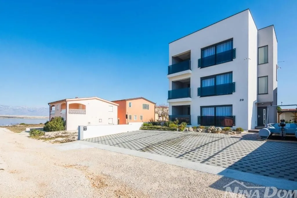 Apartmanska kuća 150 metara do mora - Vir, Vir
