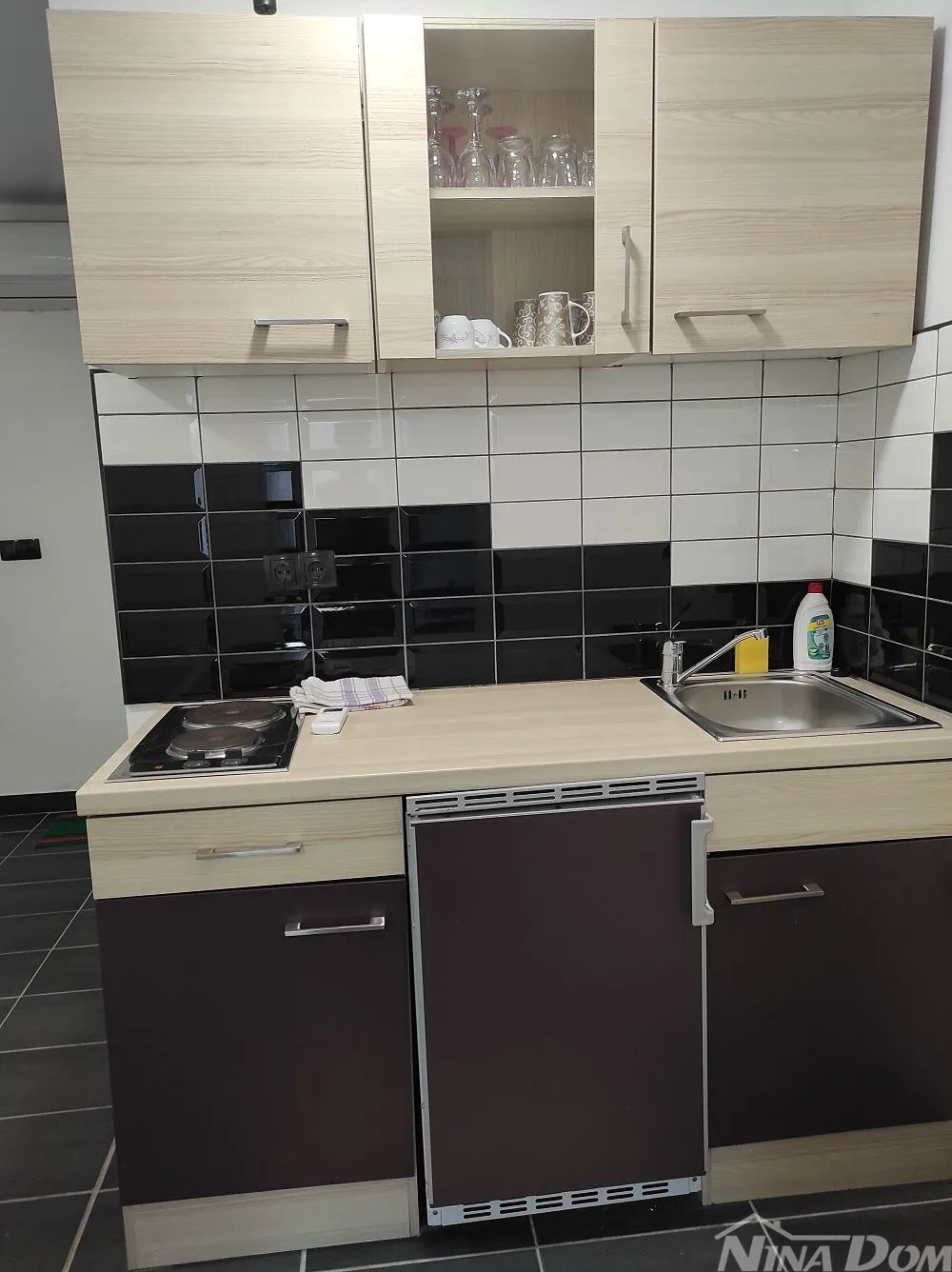 nekretnina s 4 apartmana, krovna terasa s pogledom na more i velebit. - slika 14