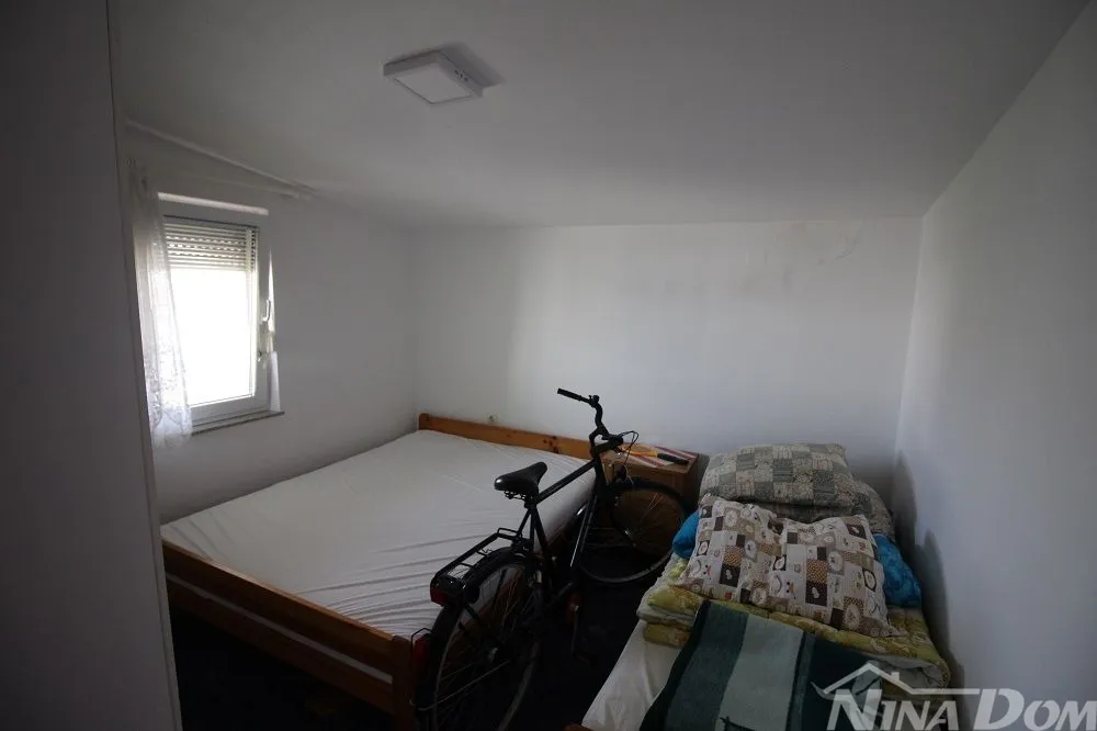 dvojna kuća s dva apartmana 50 metara do mora. - slika 13