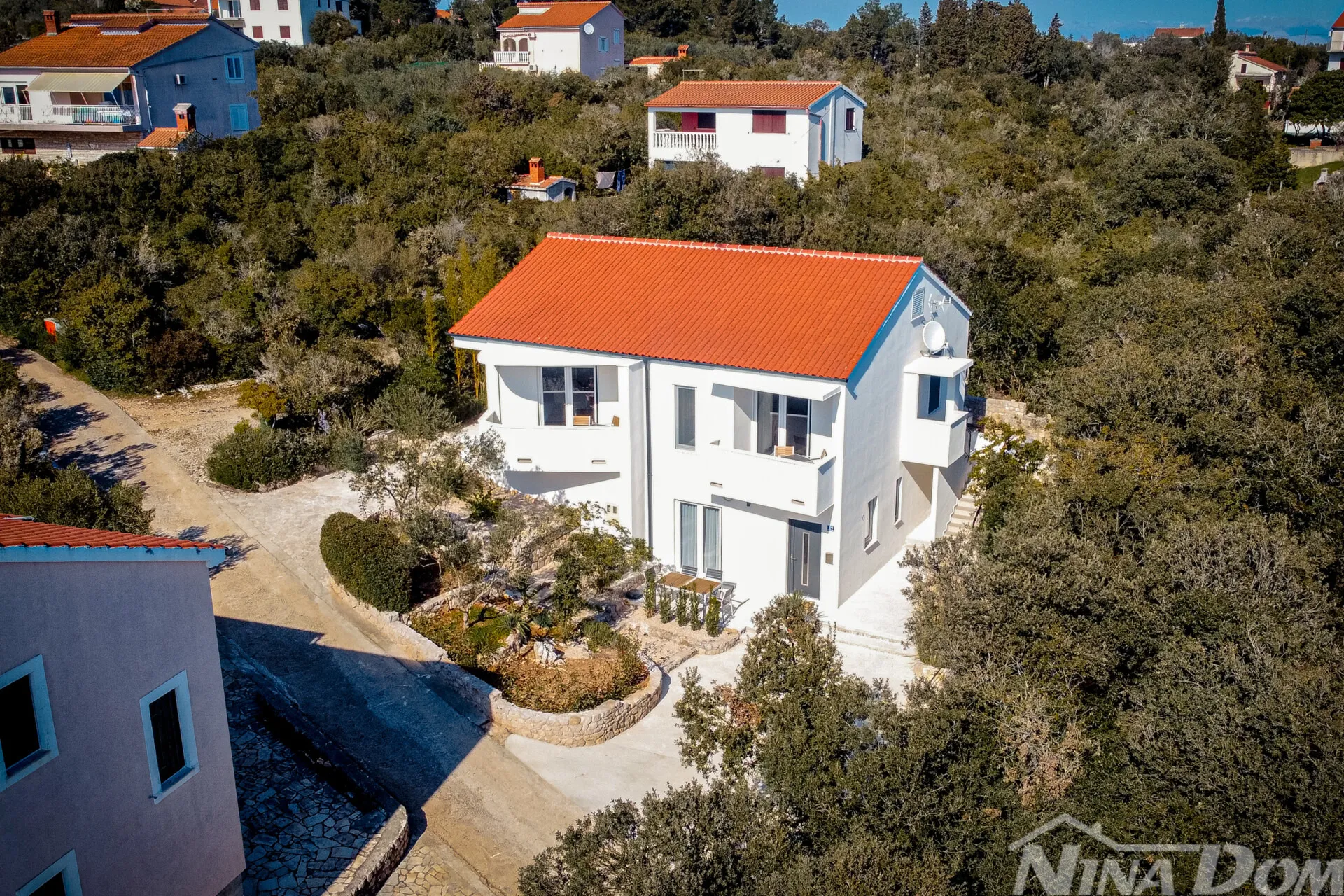 otok ugljan guduće kuća 50 metara od mora - slika 7