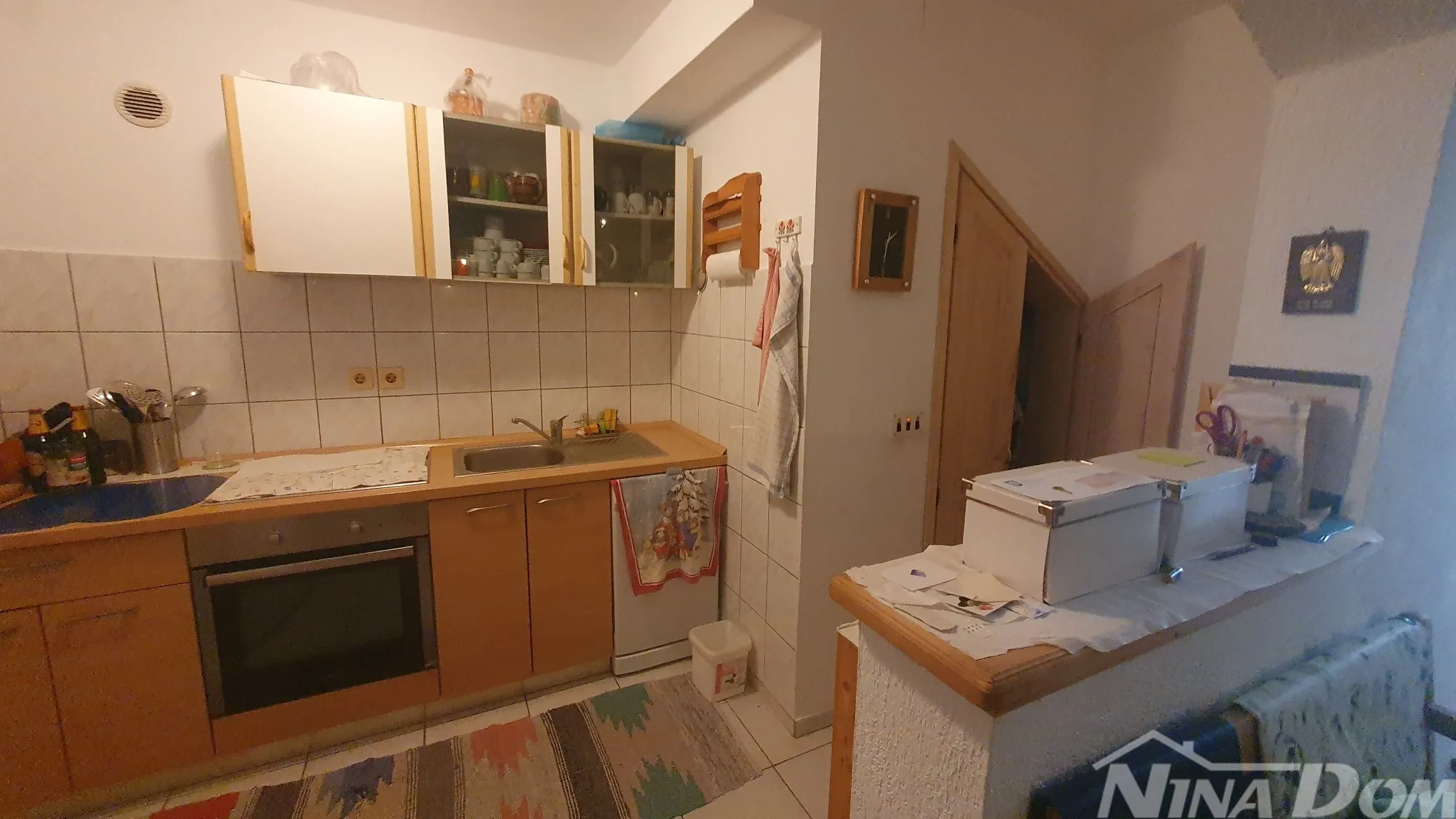 obiteljska nekretnina s lijepim dvorištem i garažom - slika 8