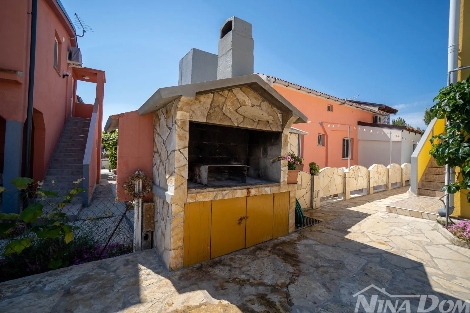apartmanska kuća s prostranom okućnicom. - slika 28